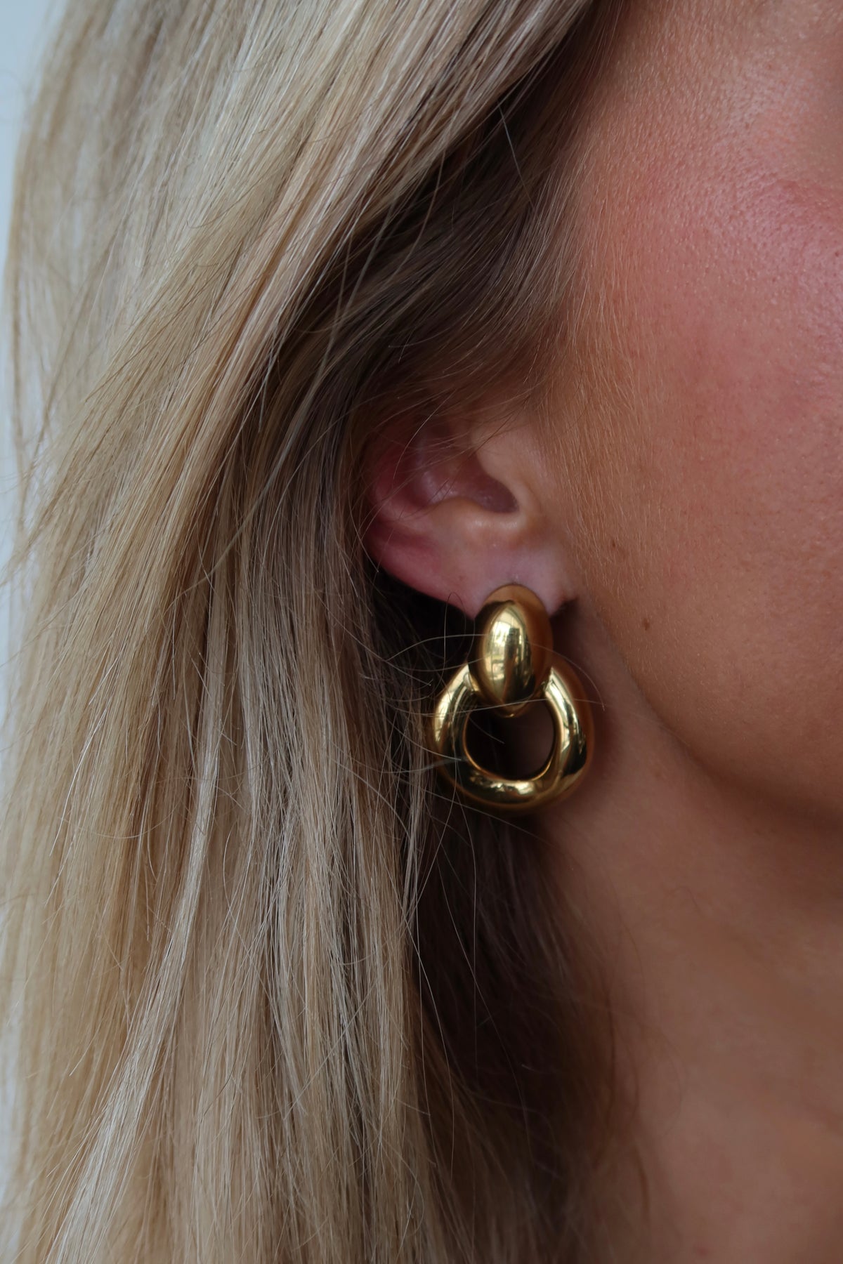 Closer Studs Earrings Gold