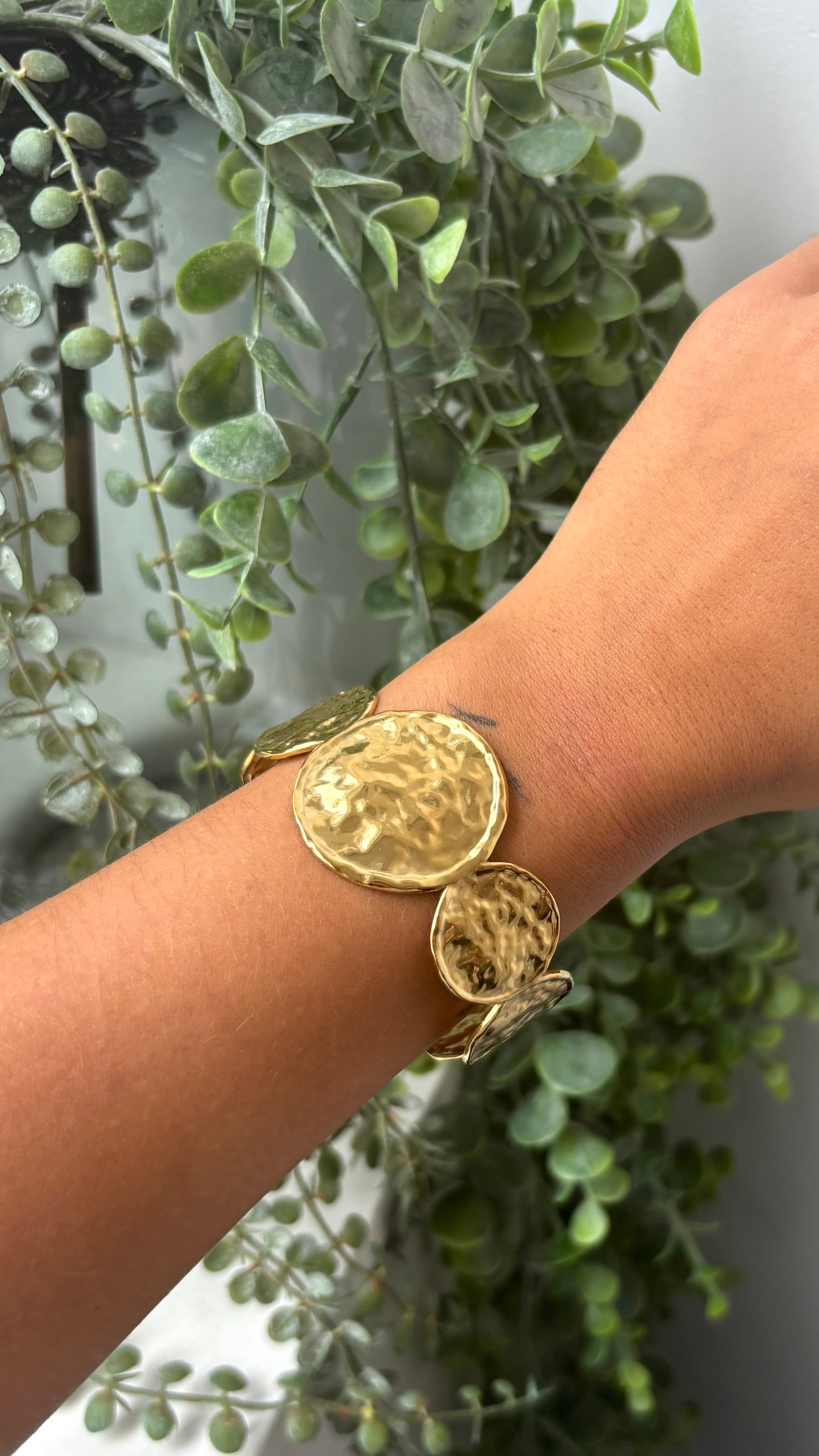 Halo Statement Gold Bangle