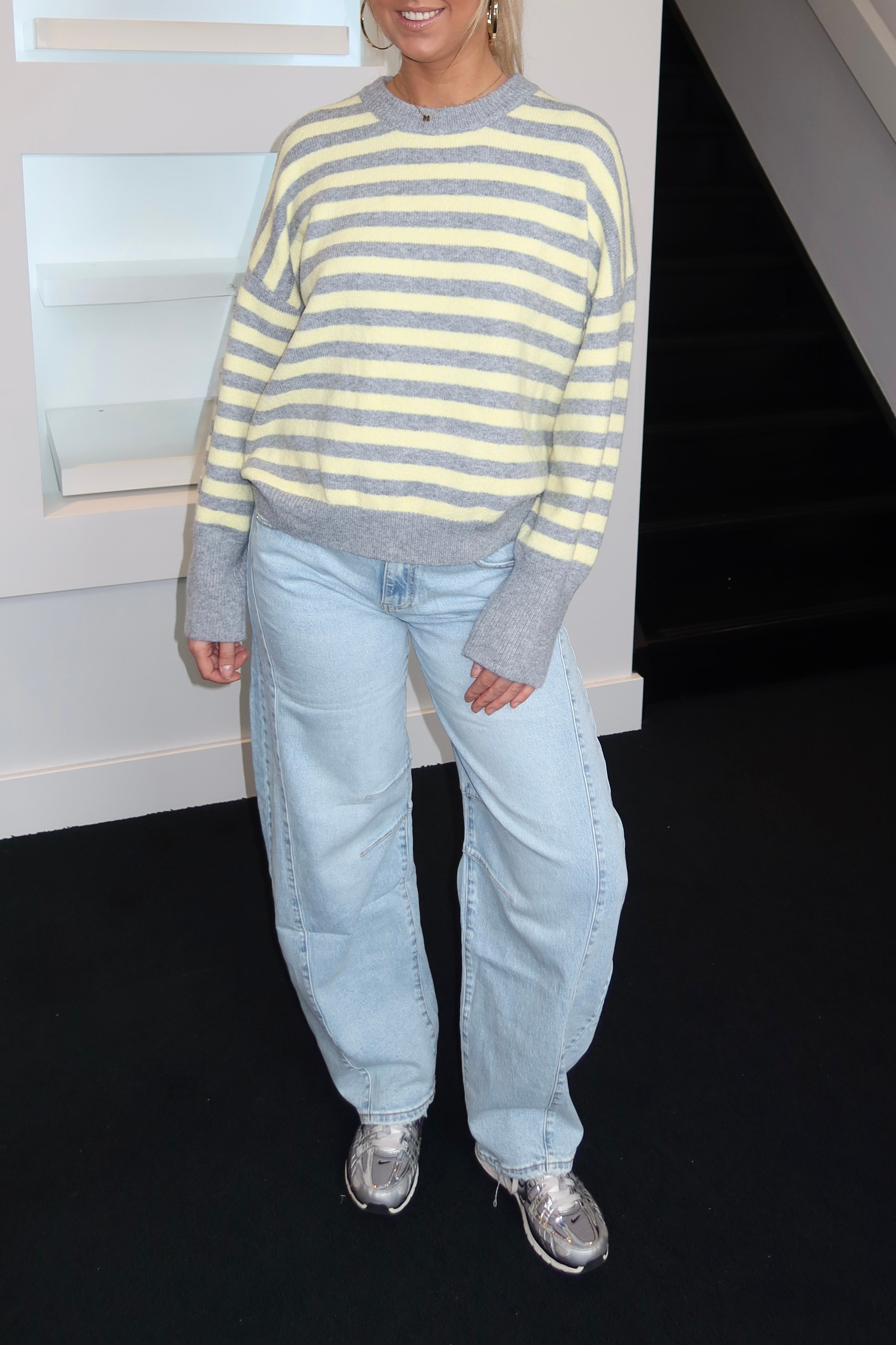 The Viral Mid Waist Barrel Jeans 3819