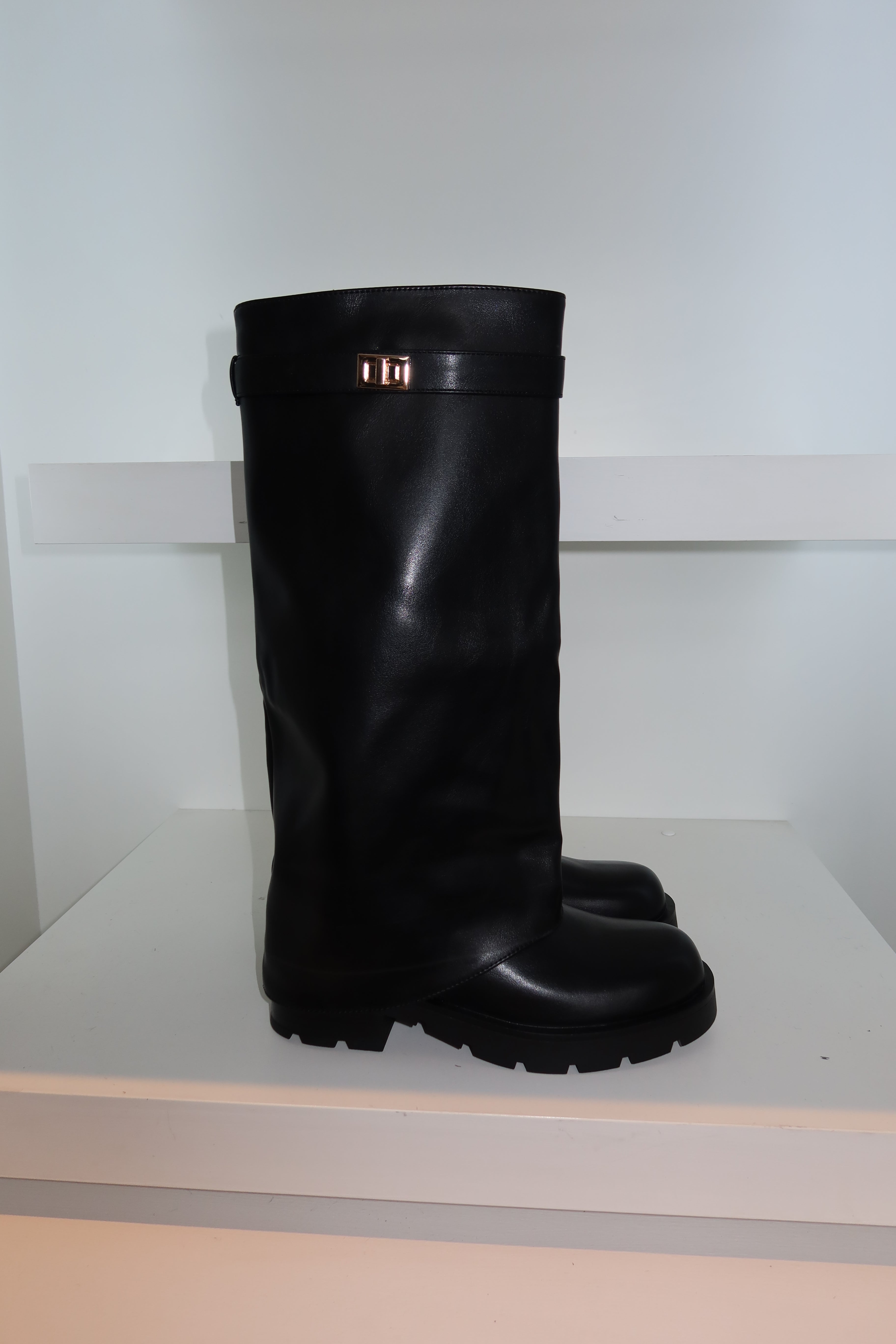 Statement Boots Black