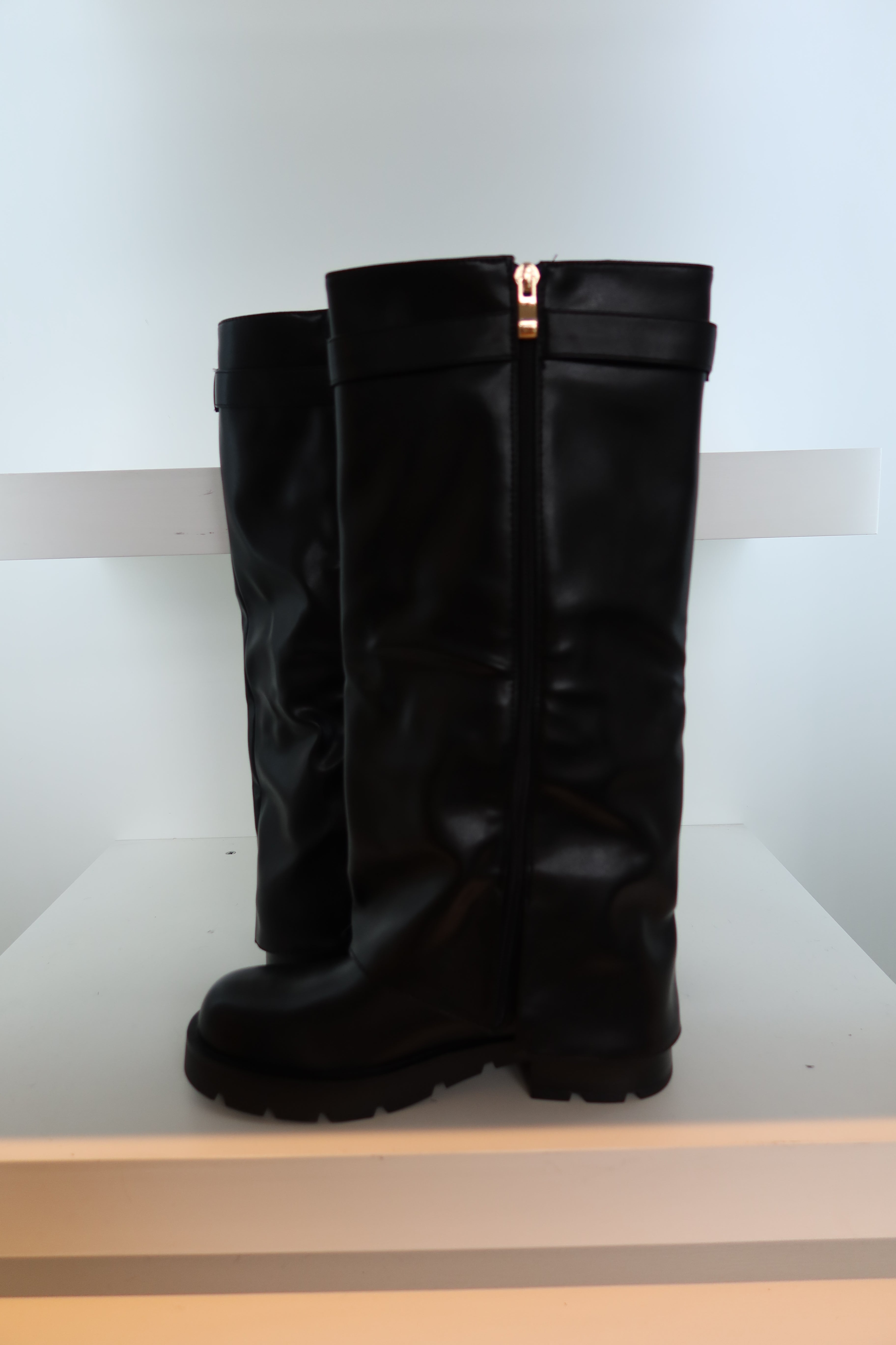 Statement Boots Black