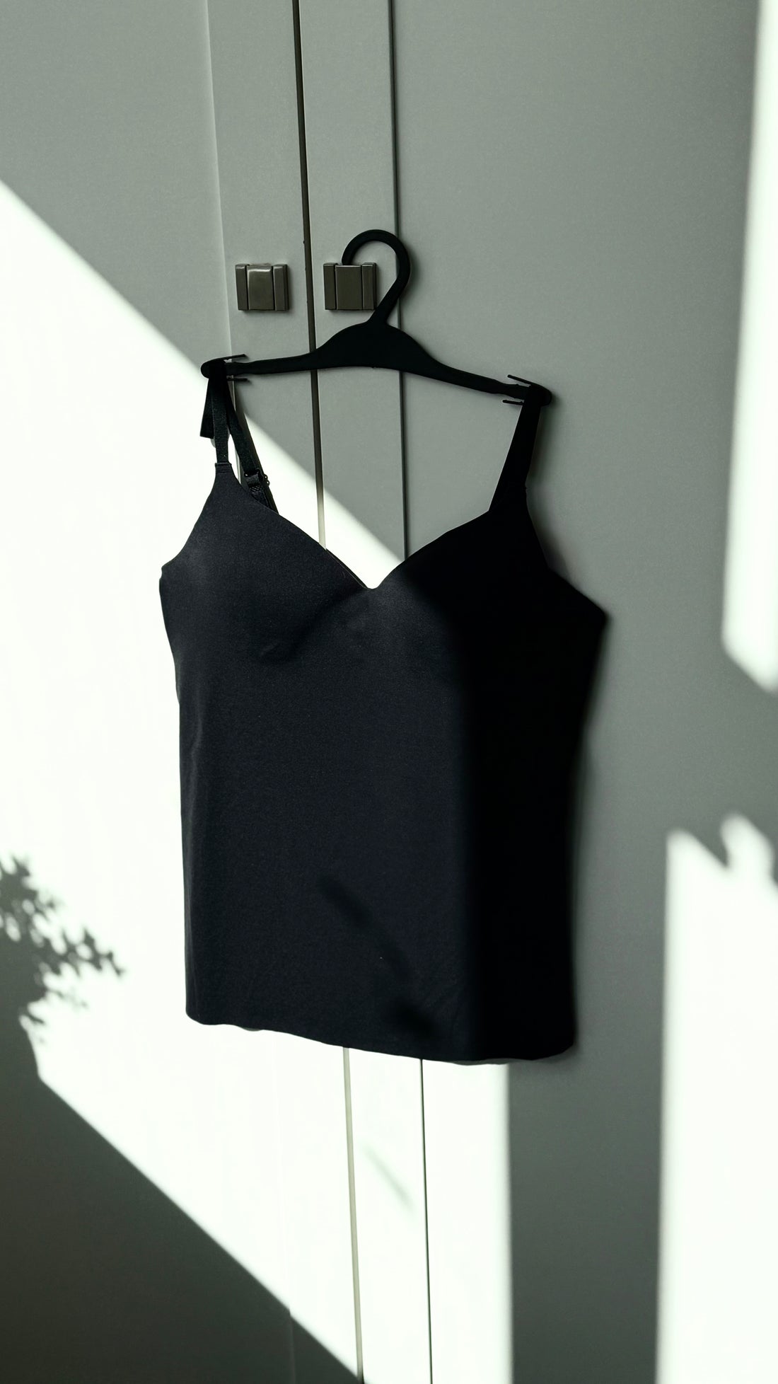 Shaped Top Black