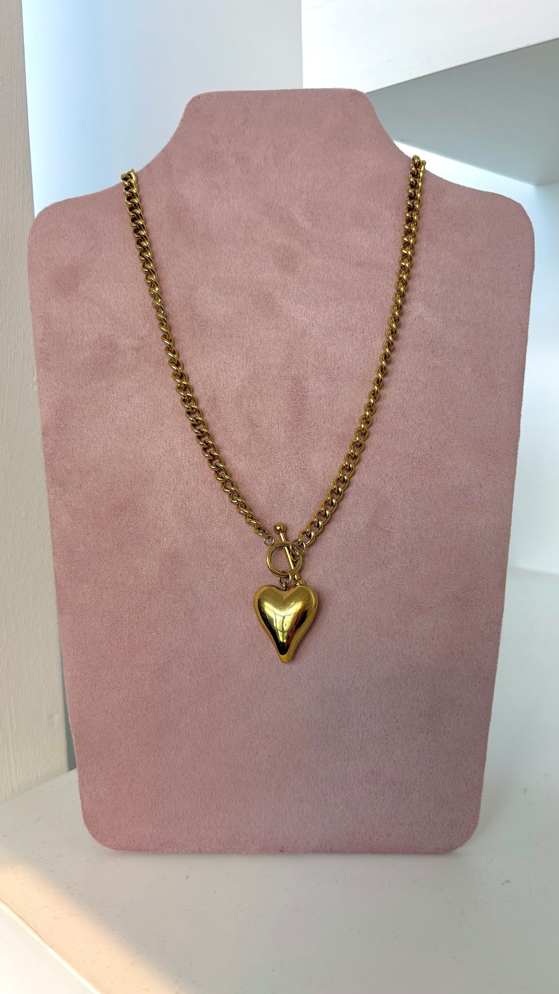 Bold Heart Necklace Gold