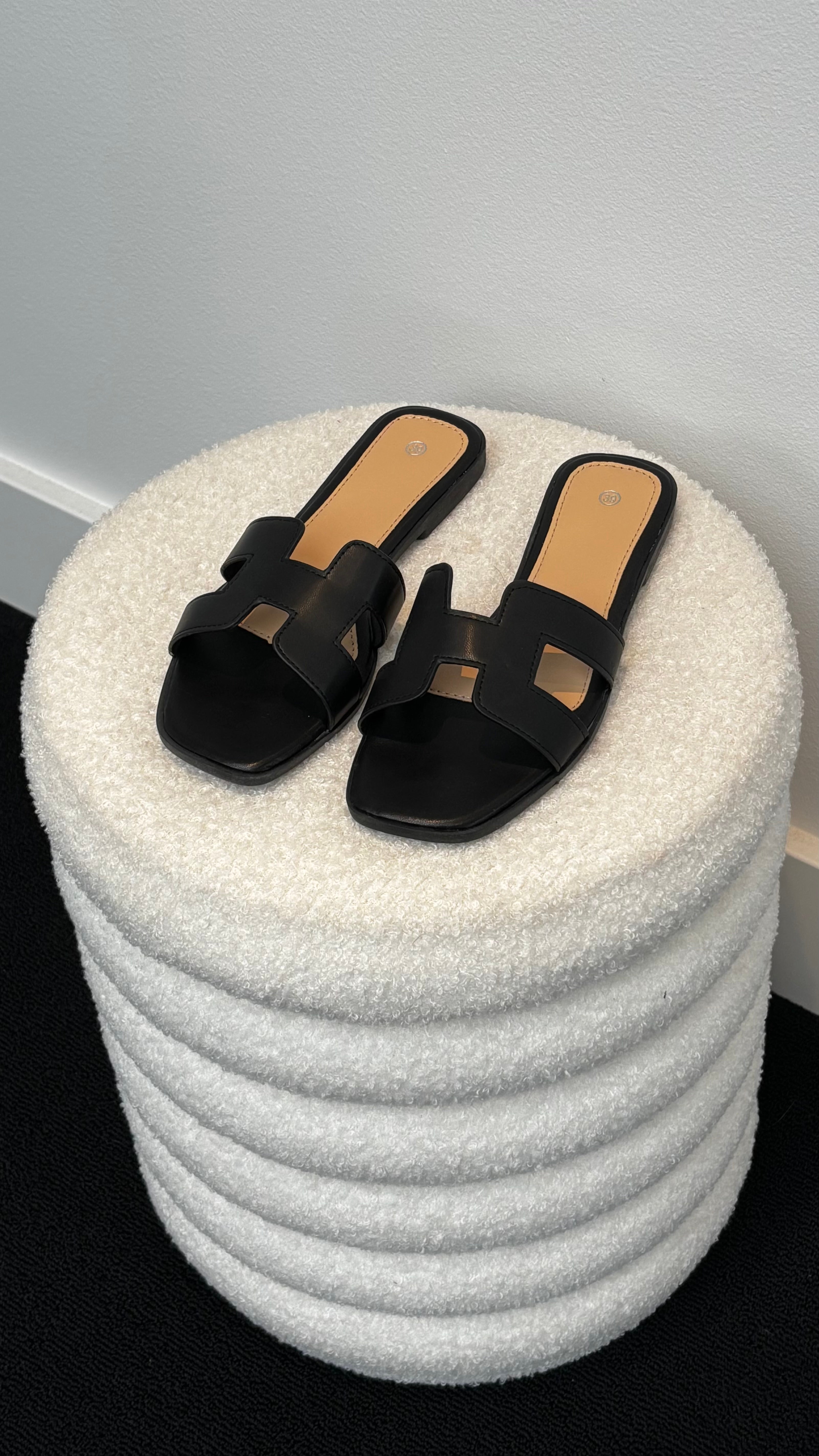Hailey Slides Black