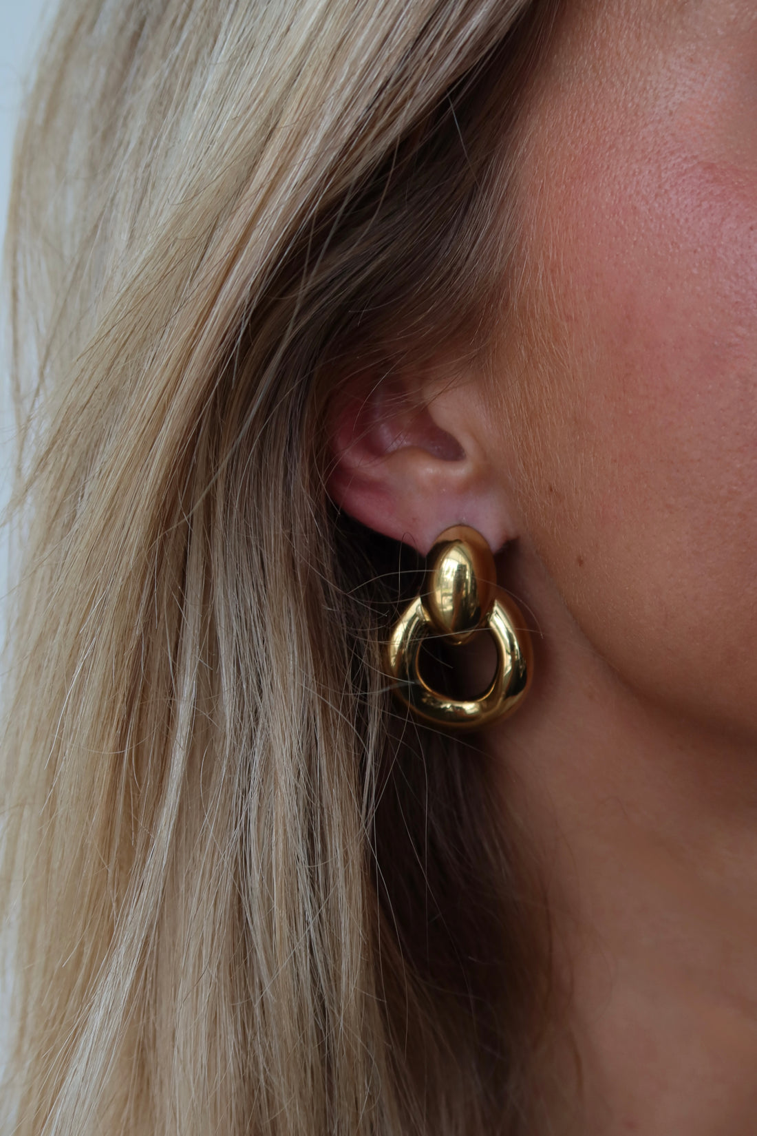 Closer Studs Earrings Gold