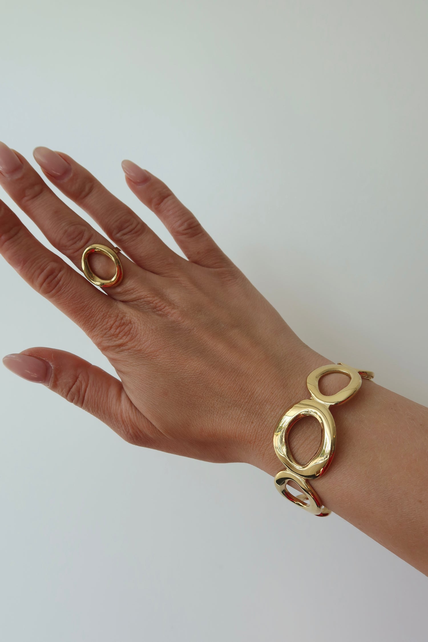 Oval Bangle Gold