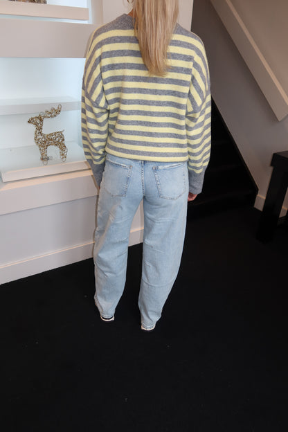 The Viral Mid Waist Barrel Jeans 3819