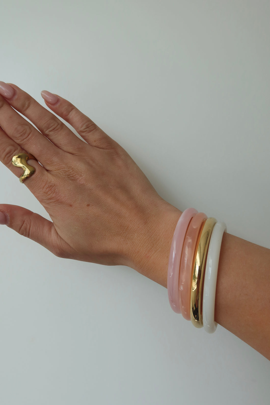 Pink &amp; White Bangle Set Gold