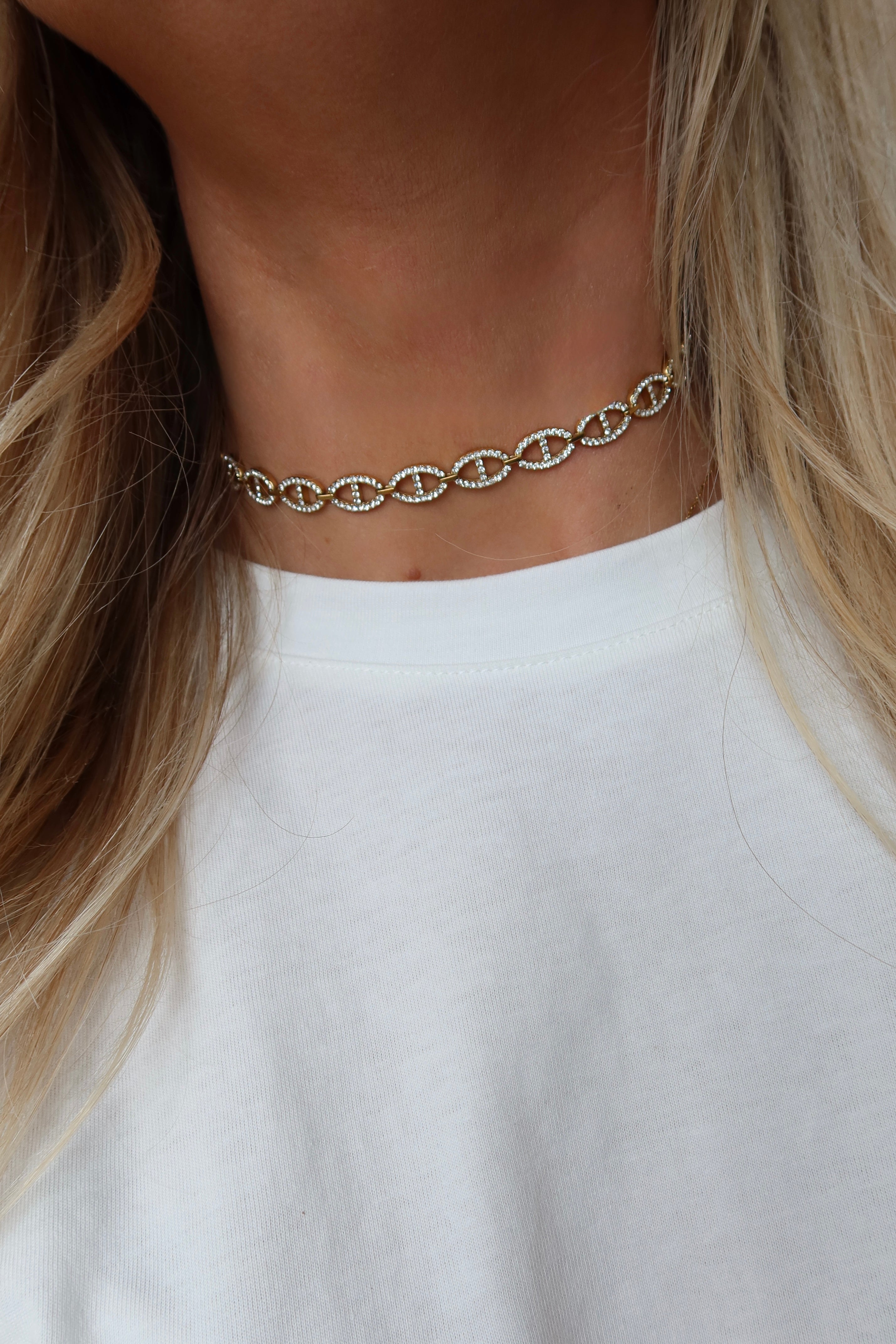 Diamond Kiss Necklace Gold