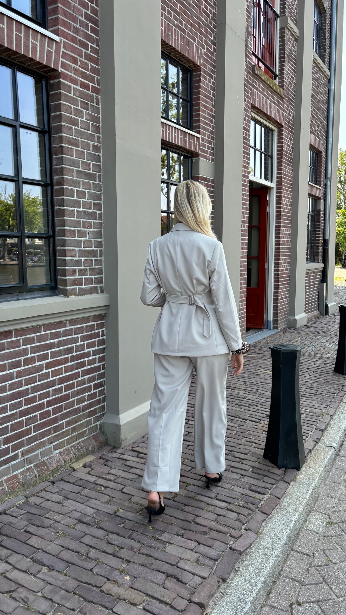 Maya Fitted Blazer Stone