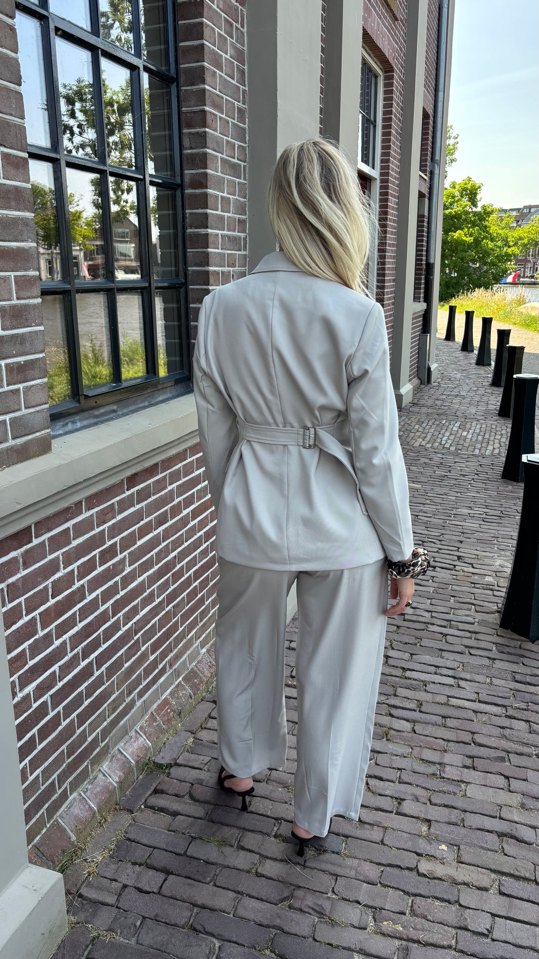 Maya Fitted Blazer Stone