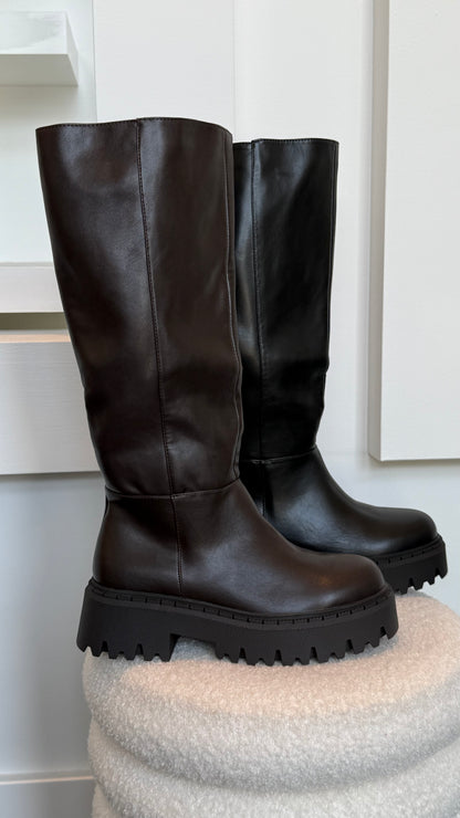 Statement Boots Black