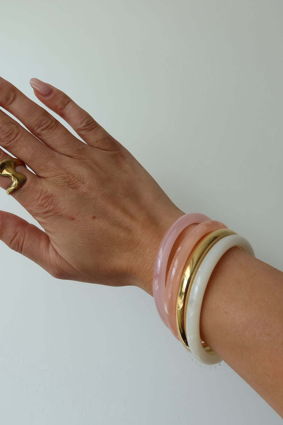 Pink &amp; White Bangle Set Gold