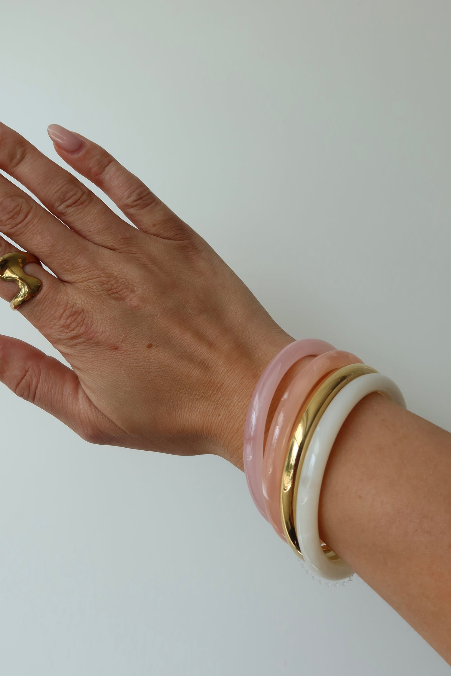 Pink &amp; White Bangle Set Gold
