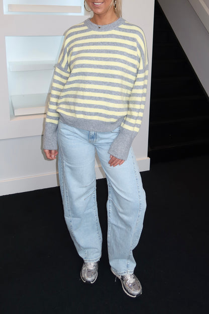 The Viral Mid Waist Barrel Jeans 3819